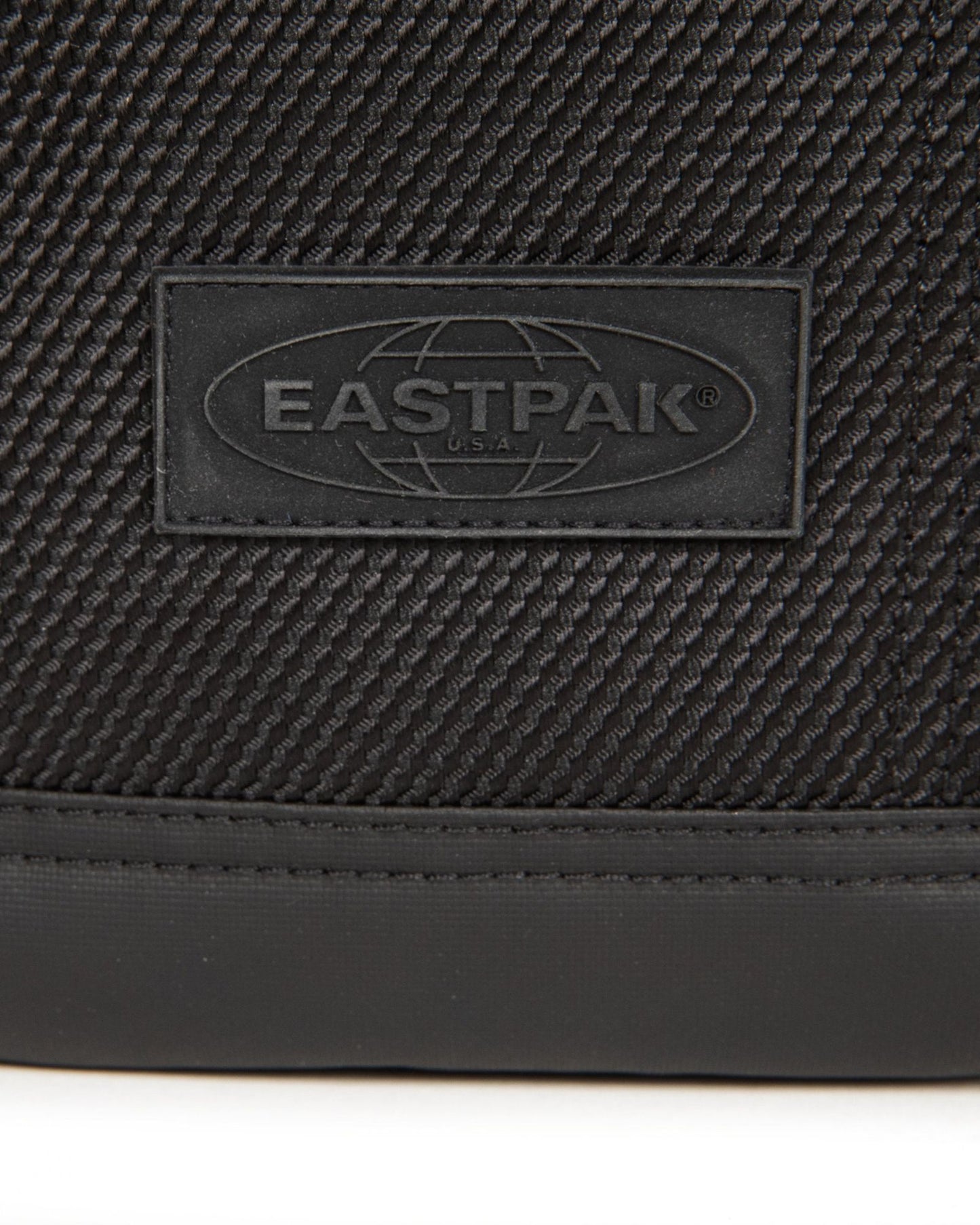 حقيبة كروس صغيرة من إيستباك ذا ون سي إن إن سي تي كوت - EK0A5B8180W