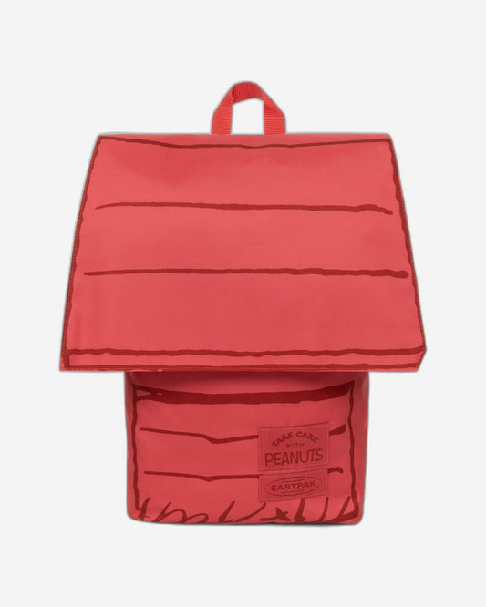 حقيبة ظهر إيستباك بتصميم منزل سنوبي ومنزل كلب الفول السوداني