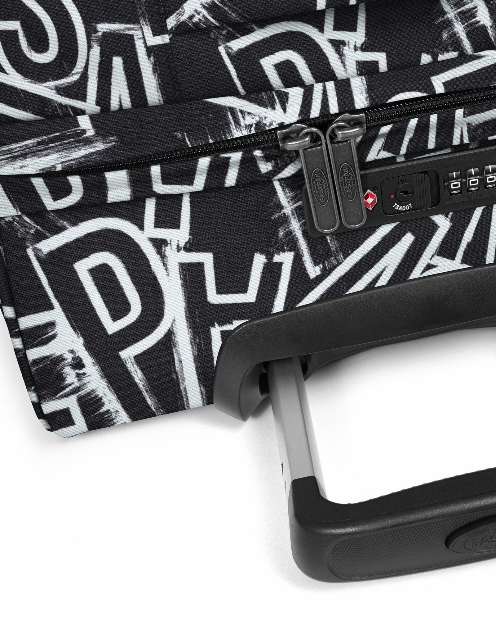 حقيبة سفر إيست باك ترانزيت آر إم إي بي ليتر بلاك متوسطة وناعمة - EK0A5BA82O01