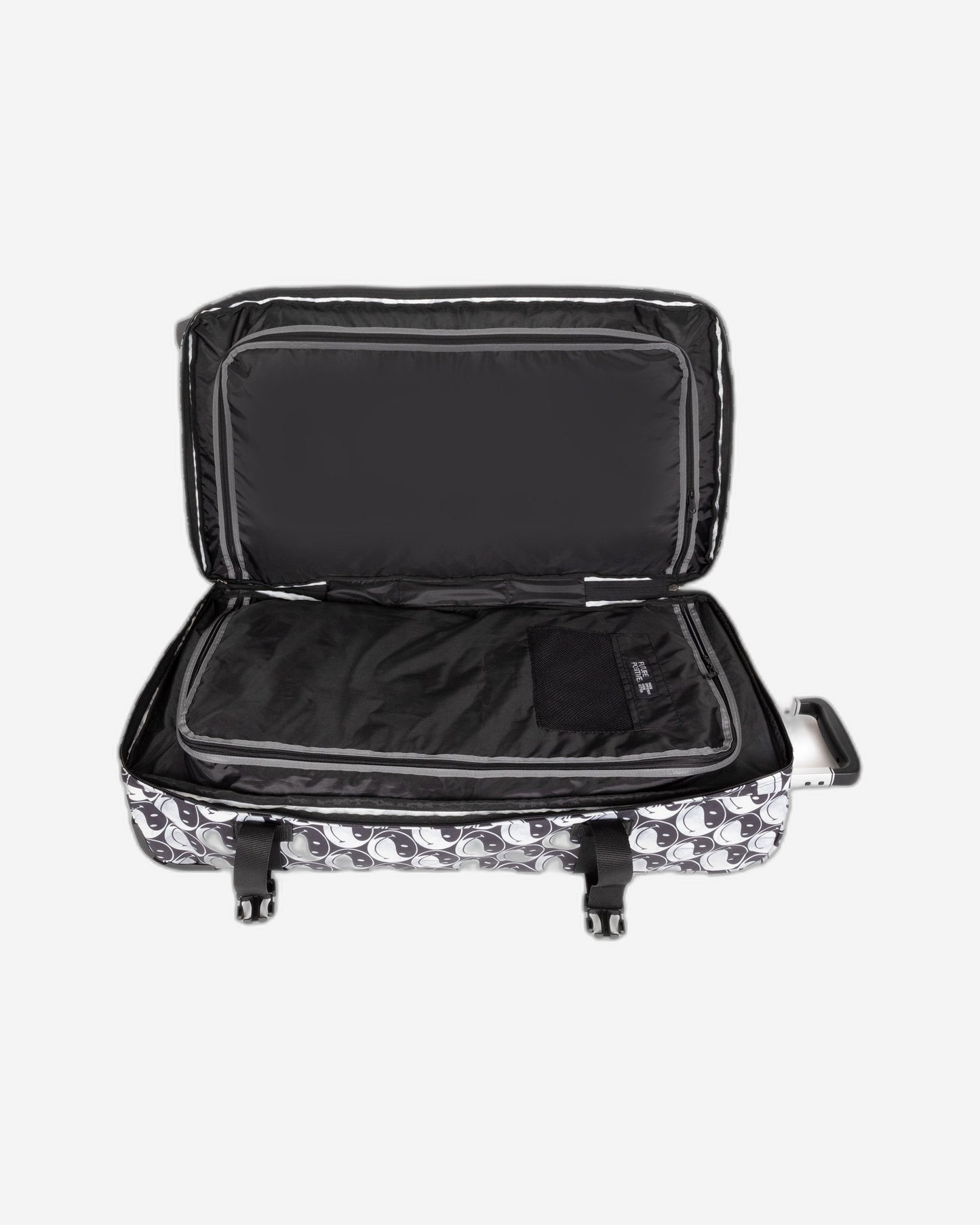 حقيبة سفر متوسطة الحجم من إيستباك ترانزيت، لون أسود، بتصميم مبتسم.