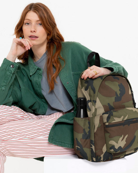 حقيبة ظهر إيست باك أوفيس زيبل آر كامو متوسطة الحجم - EK0A5BBJ1811