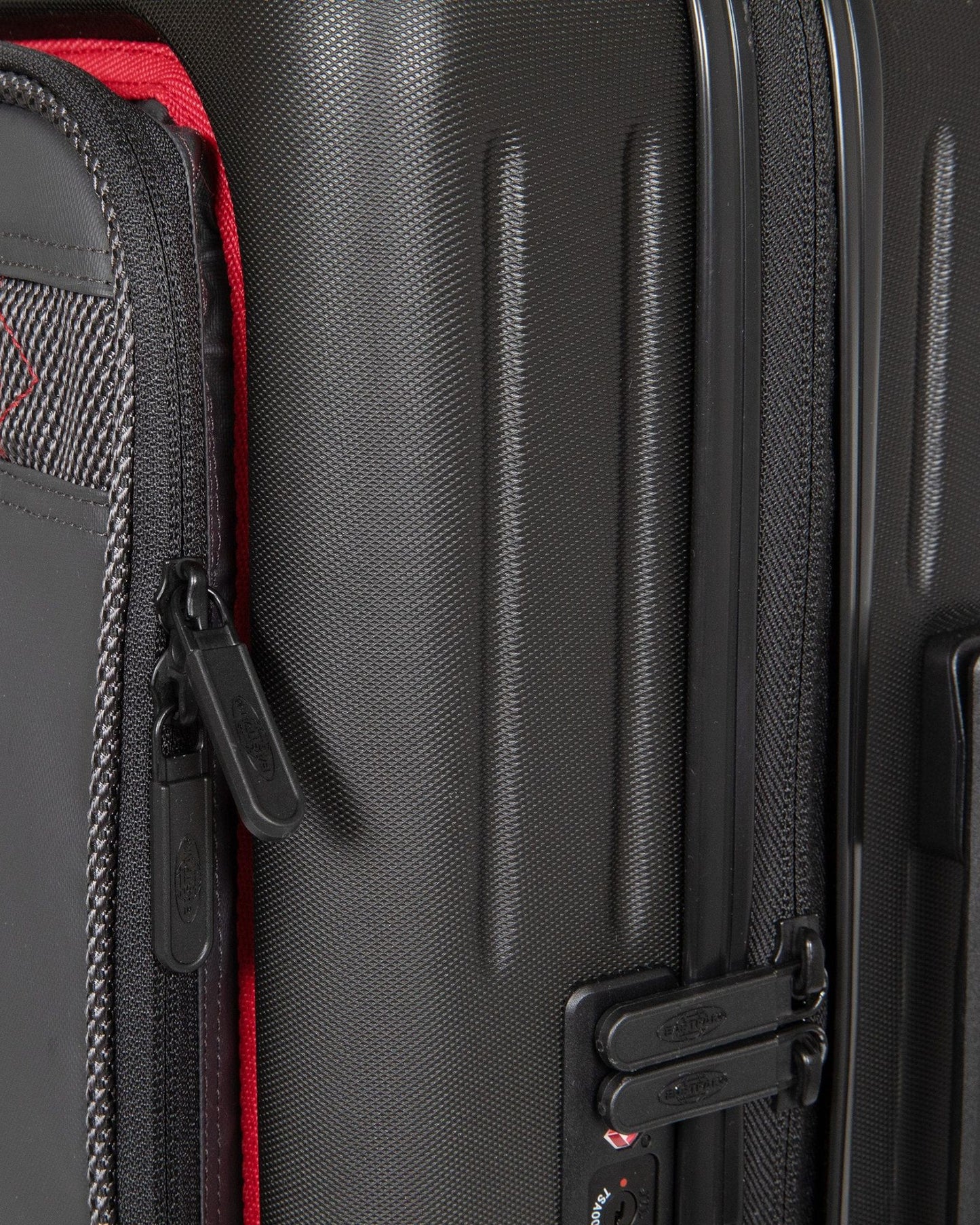 حقيبة سفر إيست باك سي إن إن سي إس سي إن إن سي أكسنت رمادية اللون بعجلات - EK0A5BBYI971