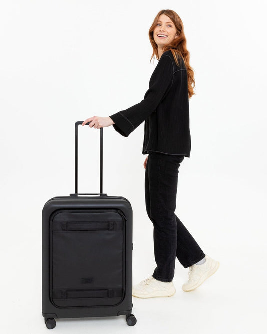 حقيبة سفر ترولي متوسطة الحجم من إيست باك - EK0A5BBZ80W