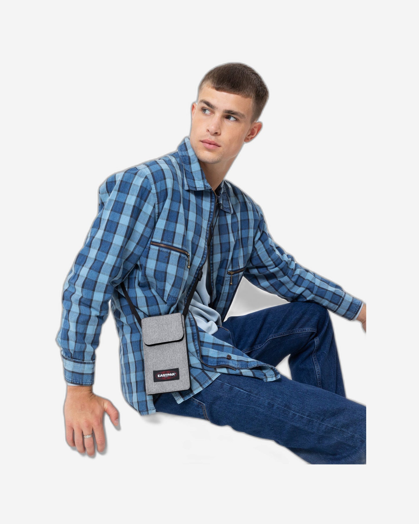 حقيبة دالر صغيرة من إيست باك بلون رمادي الأحد - EK0A5BE73631