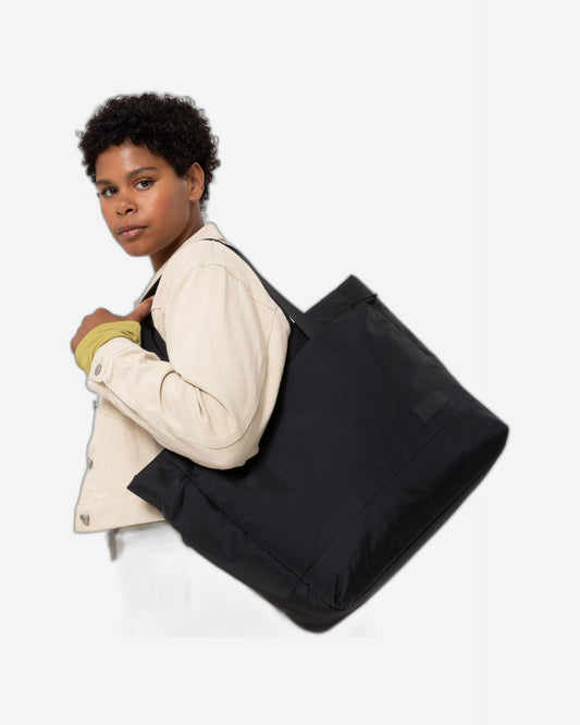 حقيبة كتف إيست باك سي إن إن سي تي إف ساتش سي إن إن سي تي إف سوداء كبيرة - EK0A5BEB5A2