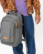 حقيبة ظهر إيست باك سمولكر سي إس صنداي جراي٢ متوسطة الحجم - EK0A5BEX0B31