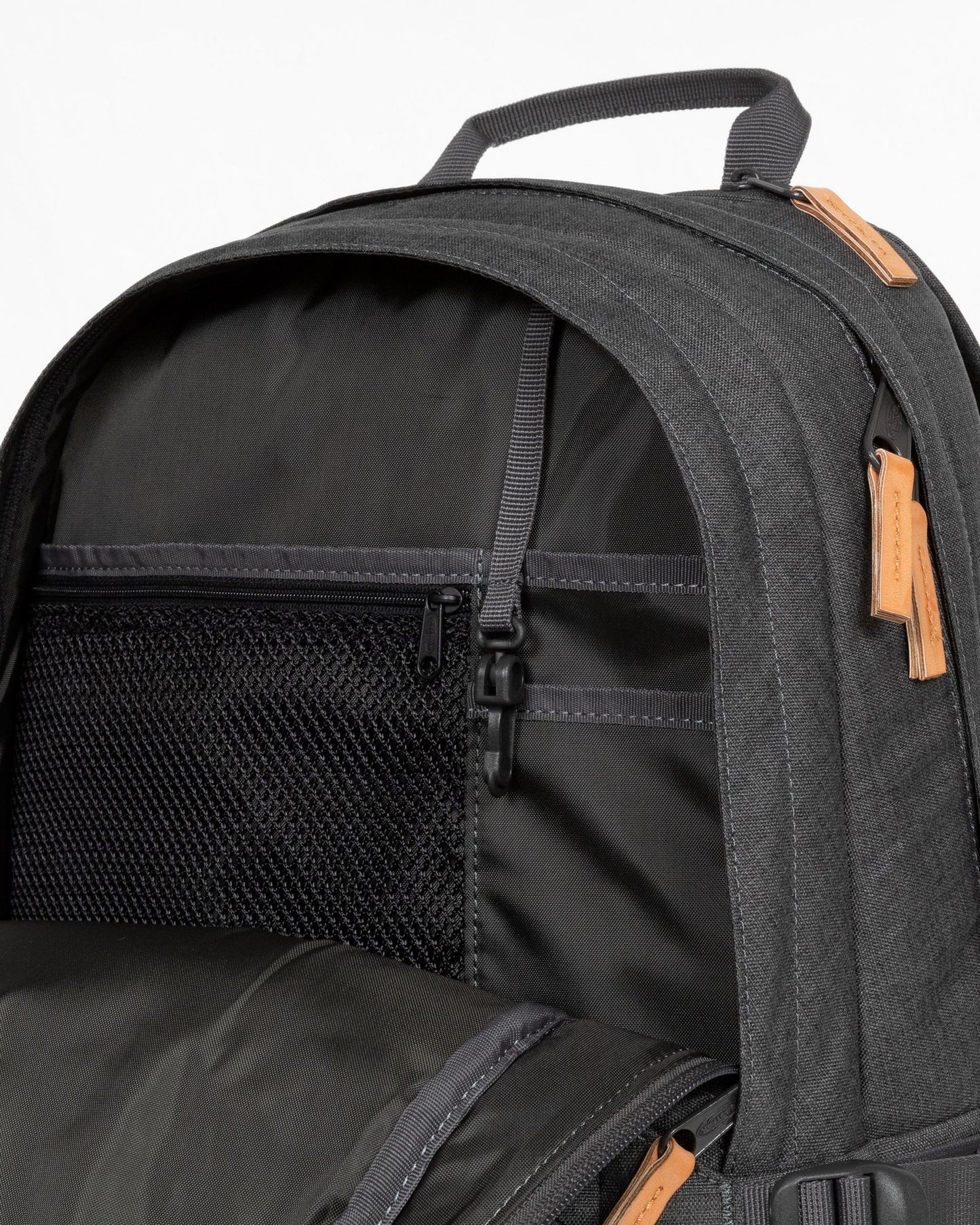 حقيبة ظهر للكمبيوتر المحمول متوسطة الحجم من Eastpak Gerys CS Black Denim2 - EK0A5BFZ0B41