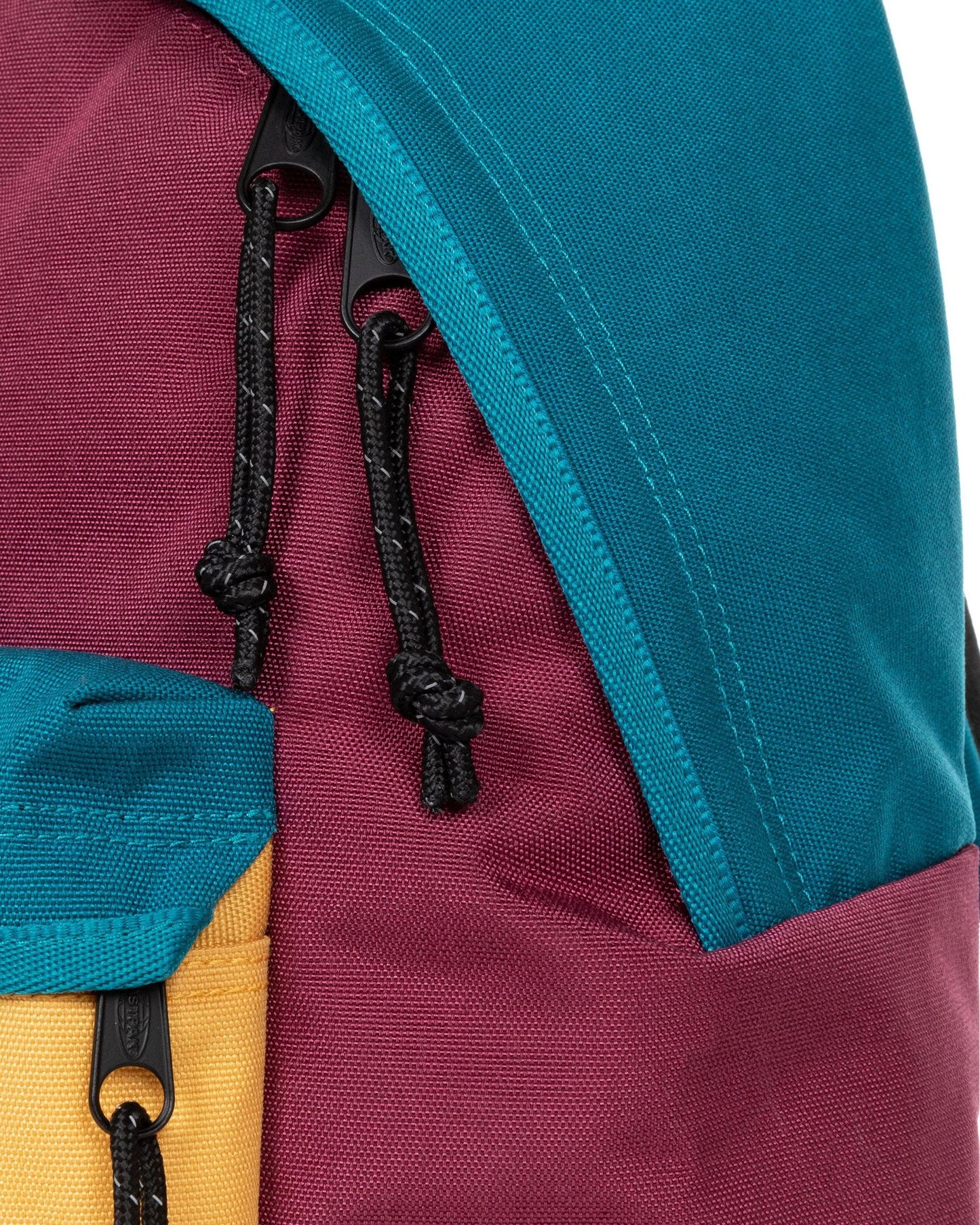 حقيبة ظهر متوسطة الحجم مبطنة للكمبيوتر المحمول من إيستباك