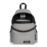 حقيبة ظهر Eastpak Day Pak'R Snow Grey متوسطة الحجم مع حامل زجاجات وجيب للكمبيوتر المحمول - EK0A5BG40O11