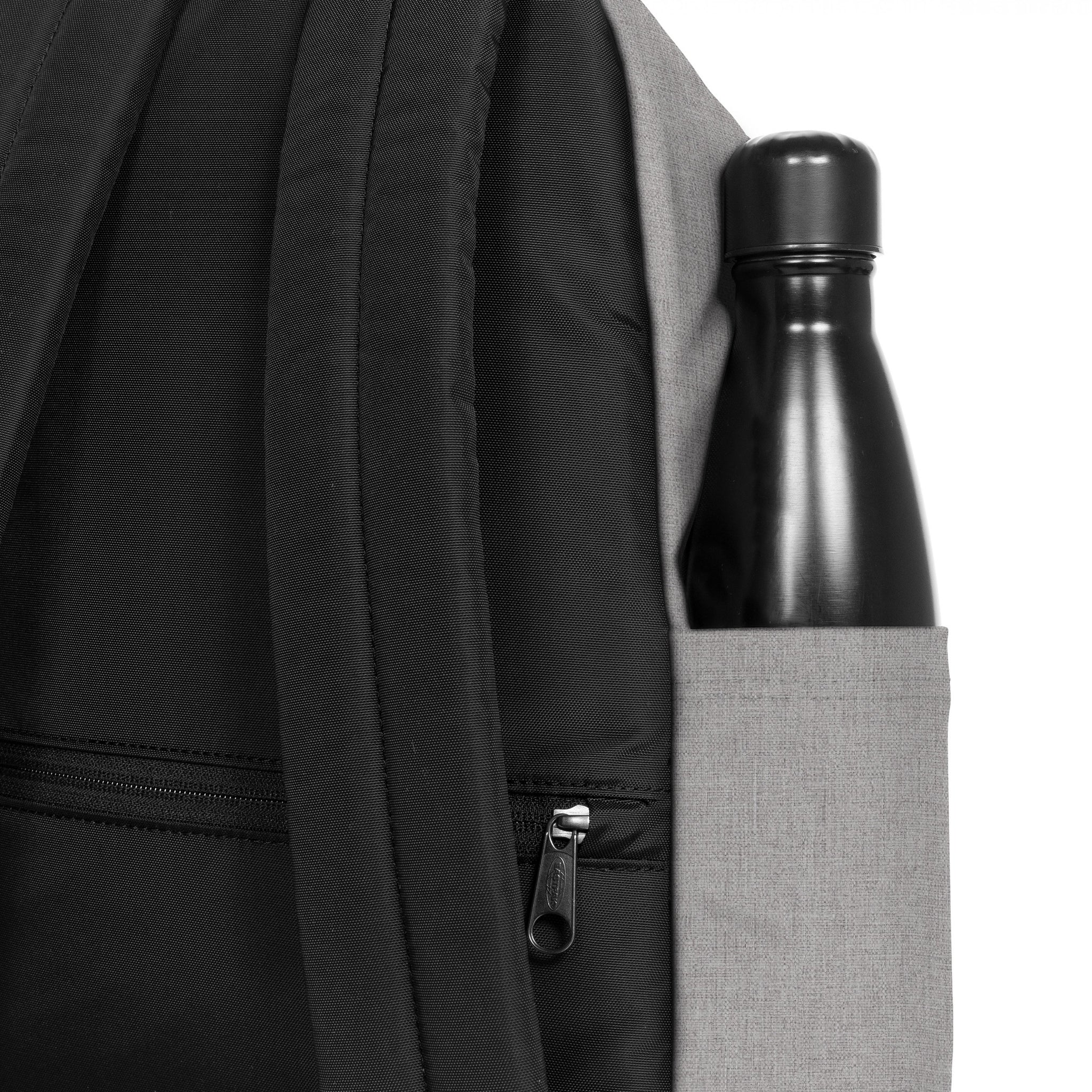 حقيبة ظهر Eastpak Day Pak'R Snow Grey متوسطة الحجم مع حامل زجاجات وجيب للكمبيوتر المحمول - EK0A5BG40O11