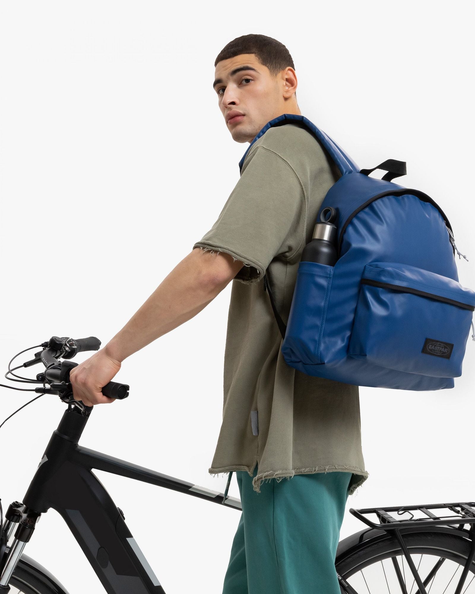 حقيبة ظهر Eastpak Day Pak'R Tarp Peony متوسطة الحجم - EK0A5BG41E11