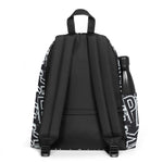حقيبة ظهر Eastpak Day Pak'R Ep Letters سوداء متوسطة الحجم مع حامل زجاجات وجيب للكمبيوتر المحمول - EK0A5BG42O01