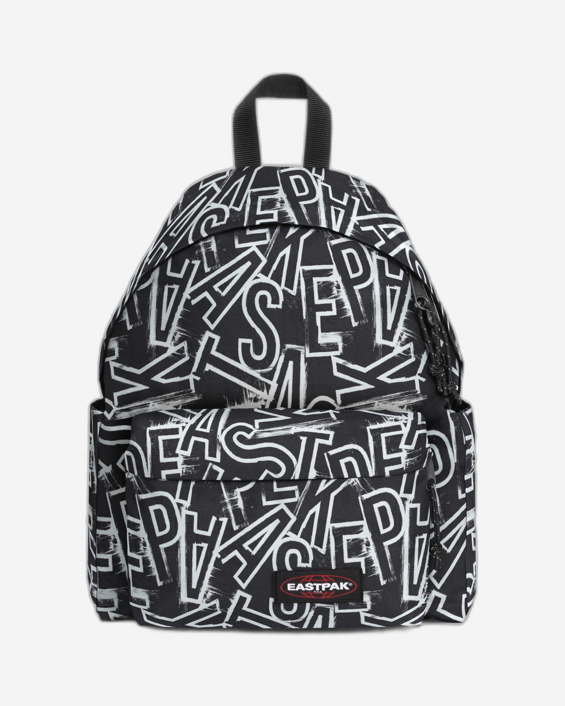 حقيبة ظهر Eastpak Day Pak'R Ep Letters سوداء متوسطة الحجم مع حامل زجاجات وجيب للكمبيوتر المحمول - EK0A5BG42O01