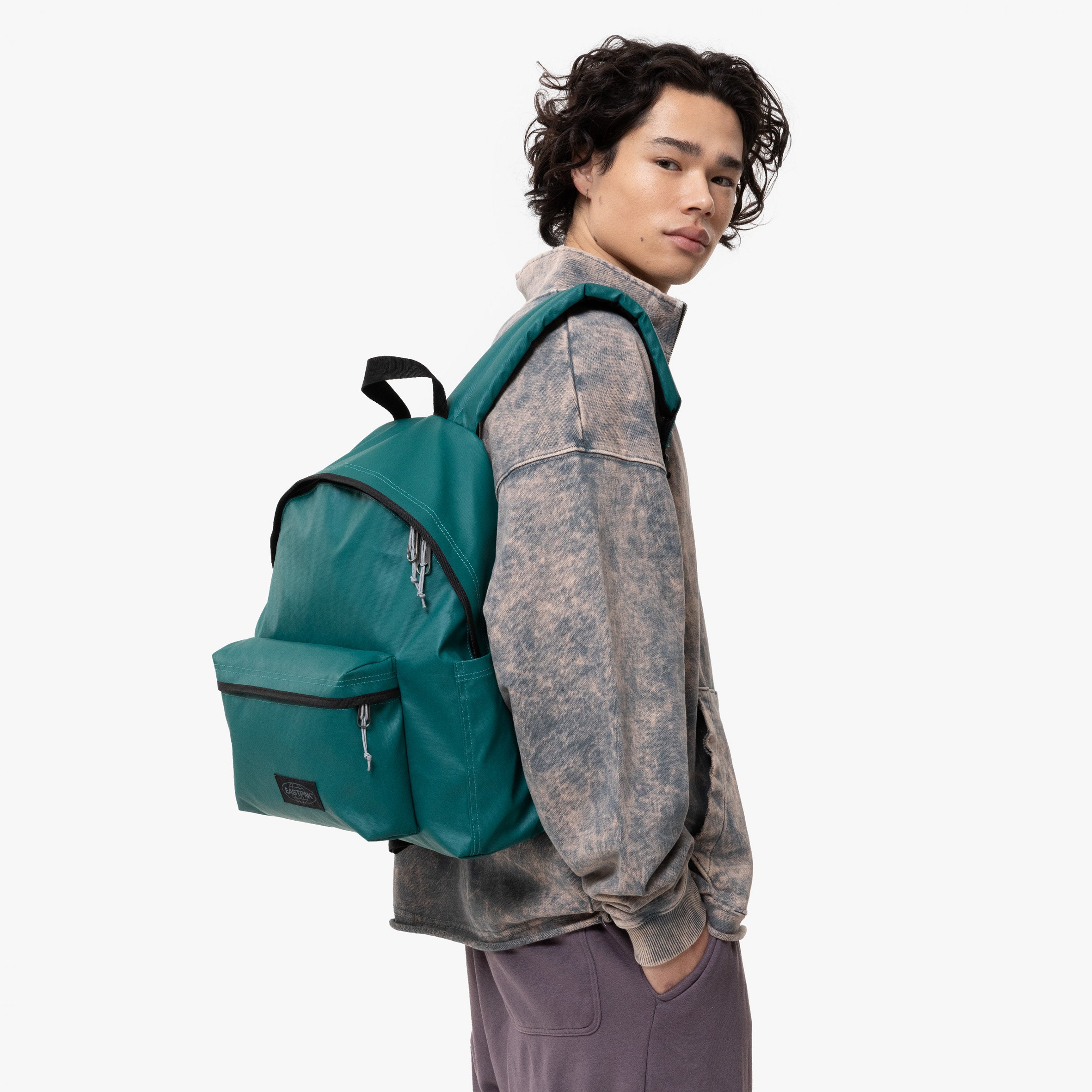 حقيبة ظهر Eastpak Day Pak'R Tarp Petrol متوسطة الحجم مع حامل زجاجات وجيب للكمبيوتر المحمول - EK0A5BG43O71