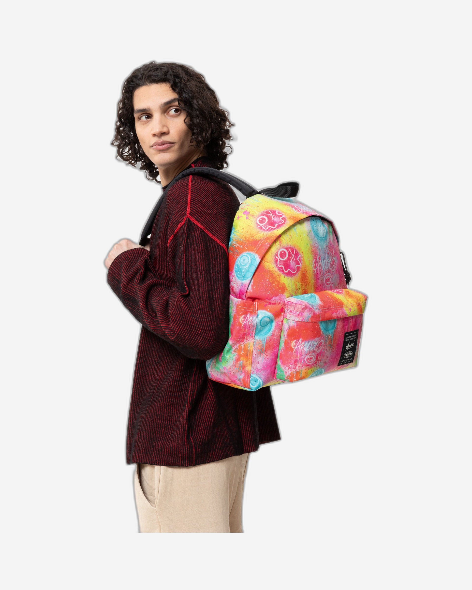 حقيبة ظهر Eastpak Day Pak'R Fluo Clouds متوسطة الحجم مع حامل زجاجات وجيب للكمبيوتر المحمول - EK0A5BG43O91