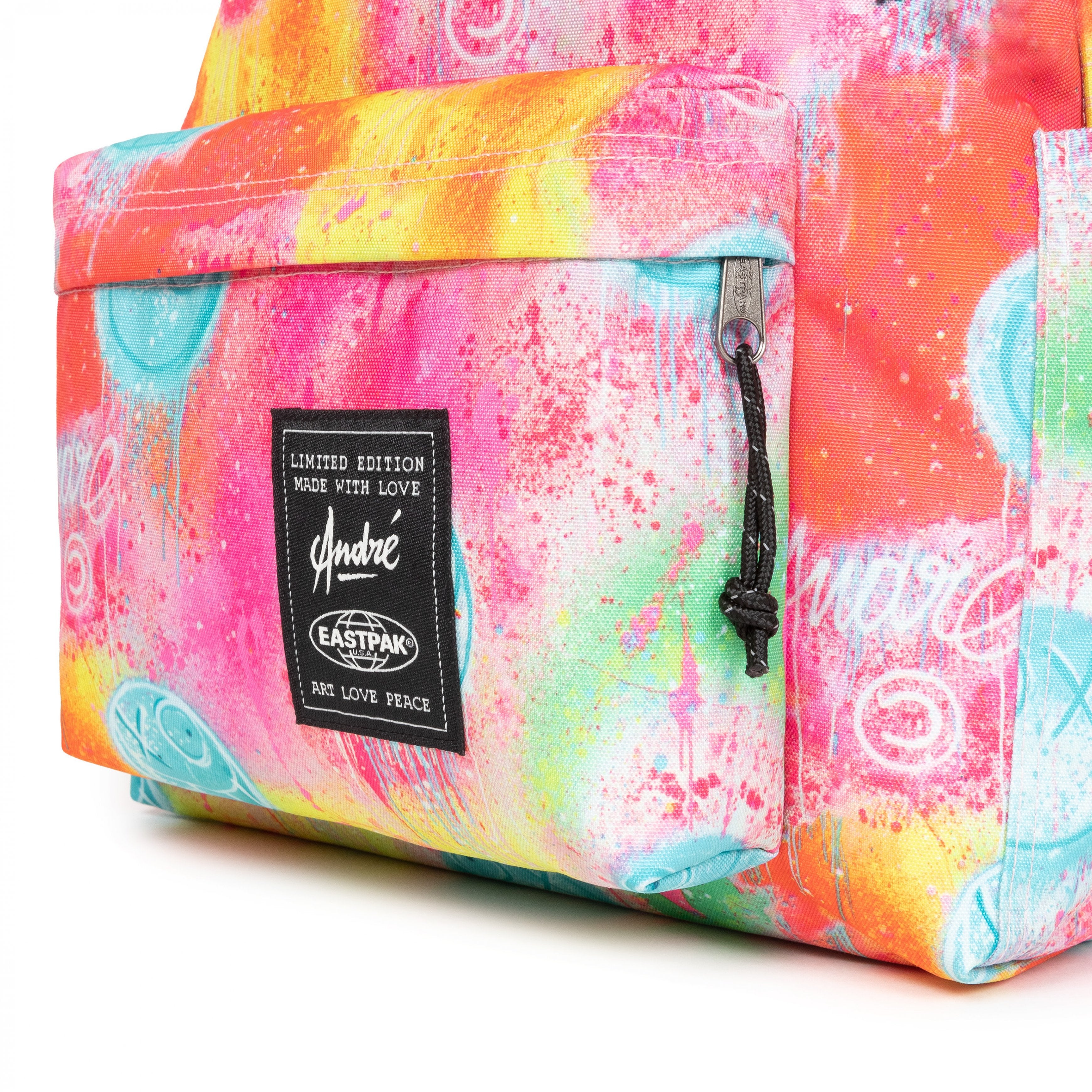 حقيبة ظهر Eastpak Day Pak'R Fluo Clouds متوسطة الحجم مع حامل زجاجات وجيب للكمبيوتر المحمول - EK0A5BG43O91