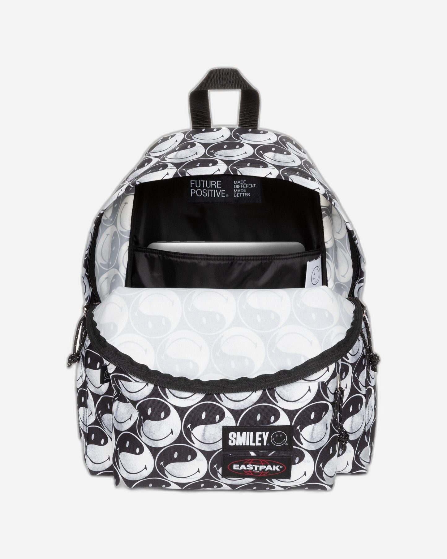 حقيبة ظهر إيستباك داي باك آر سمايلي واي واي سوداء