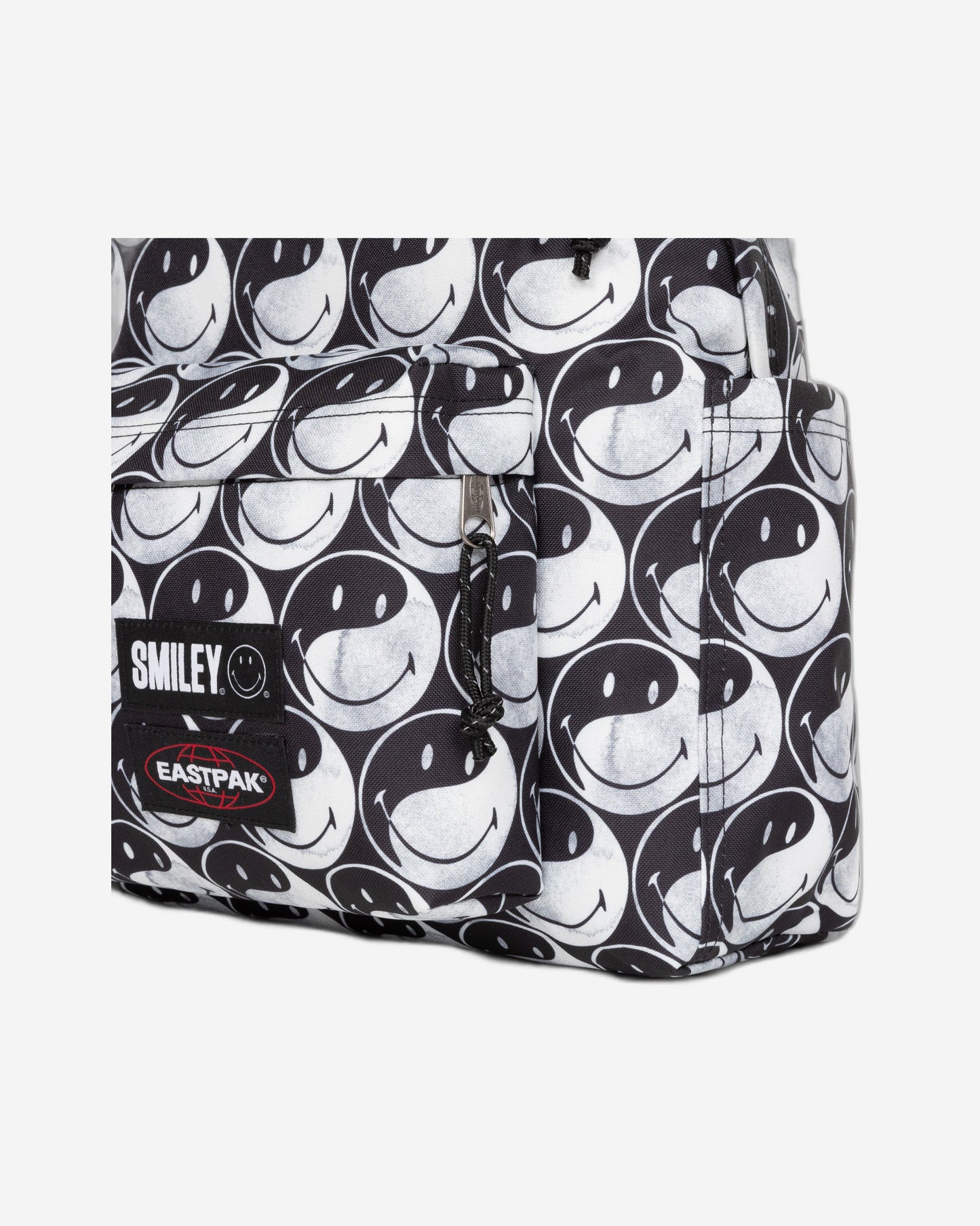 حقيبة ظهر إيستباك داي باك آر سمايلي واي واي سوداء