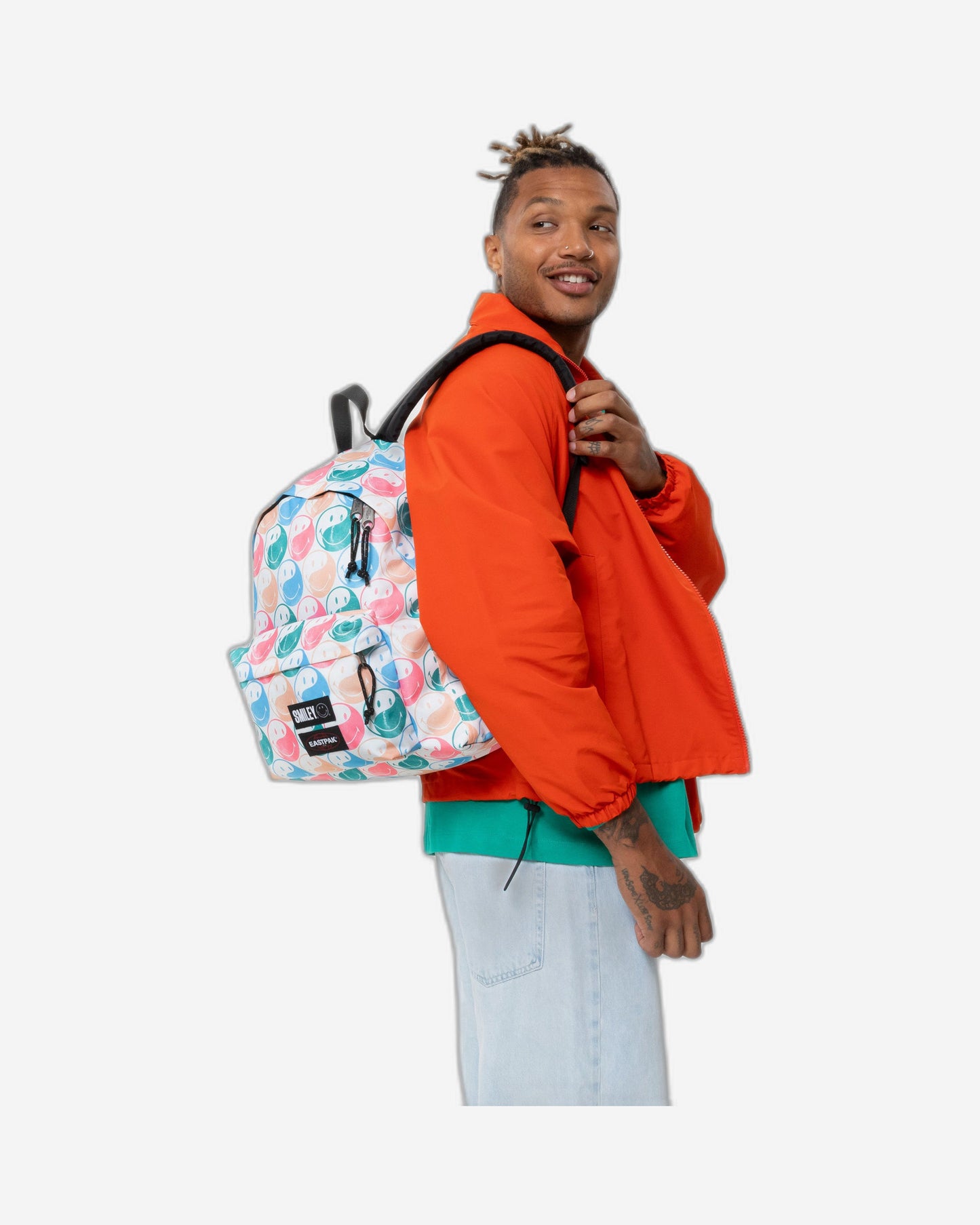 حقيبة ظهر إيستباك داي باك آر سمايلي واي واي الملونة
