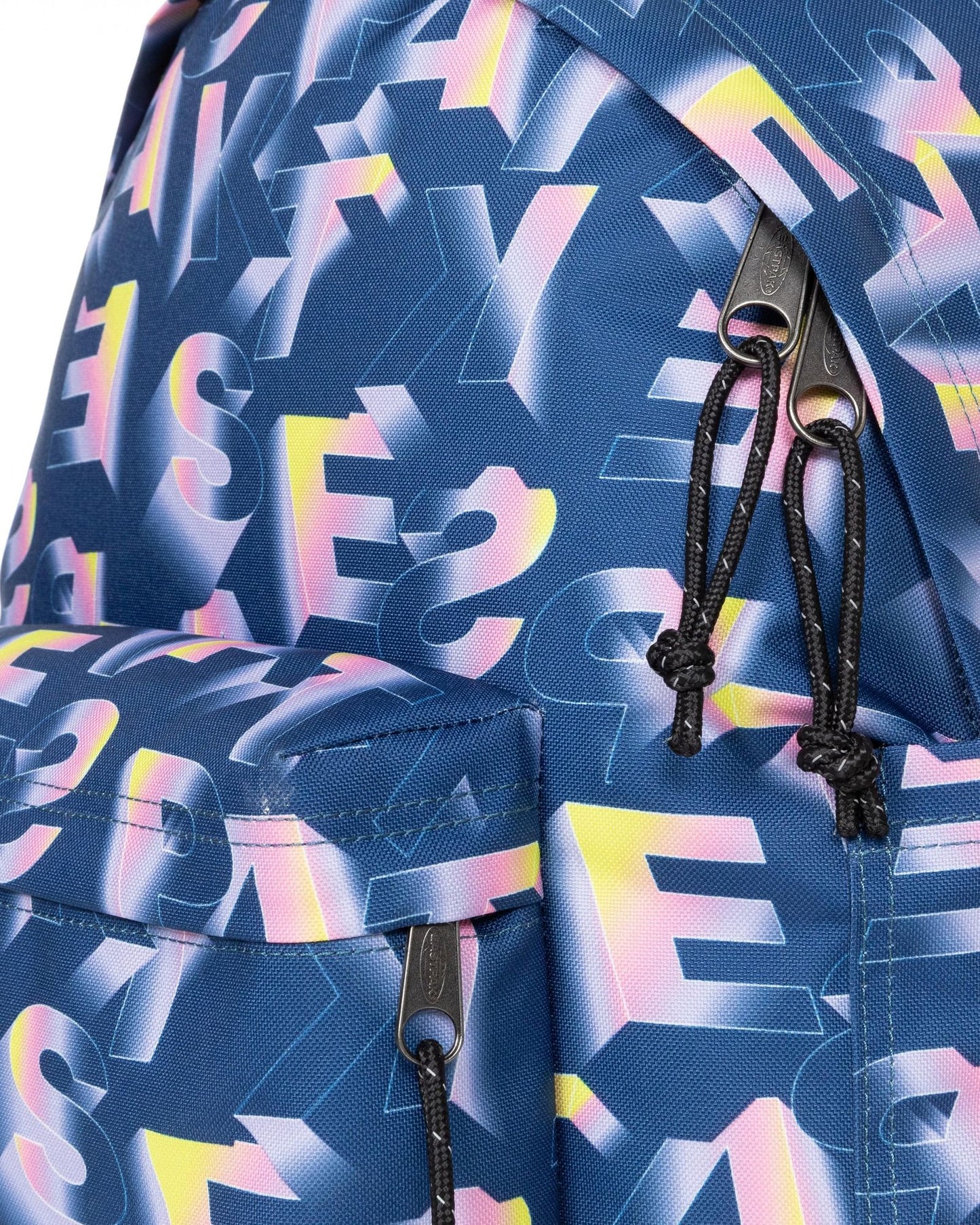 حقيبة ظهر متوسطة الحجم من إيستباك داي باك آر بلوكتايب باللون الكحلي