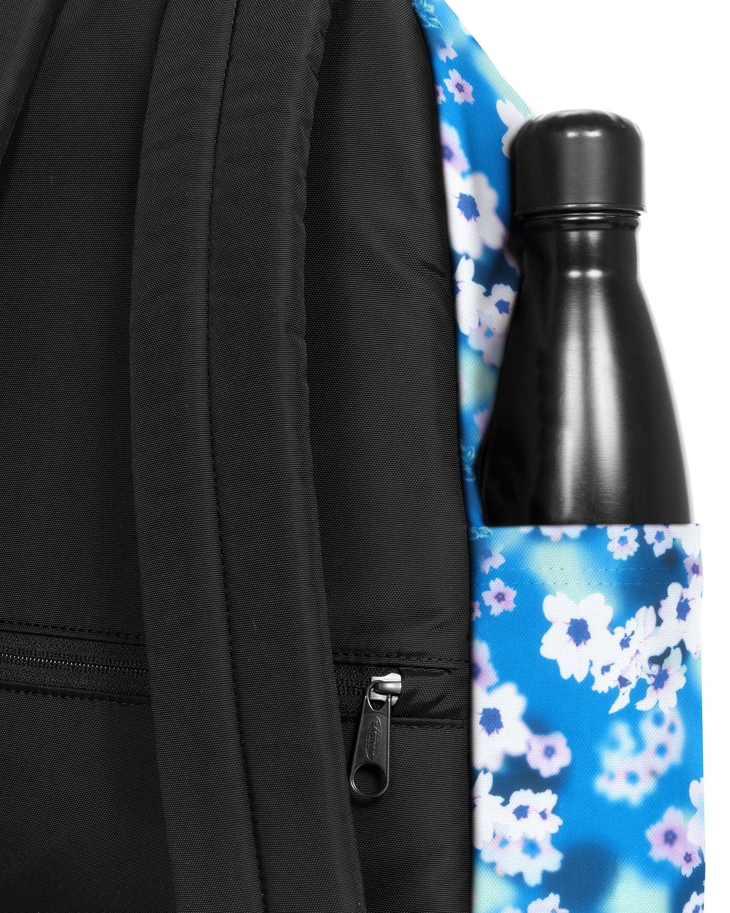 حقيبة ظهر متوسطة الحجم من إيستباك داي باك آر، لون أزرق فاتح