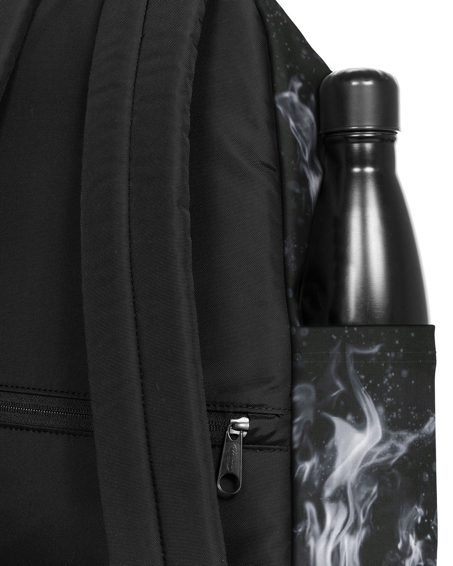 حقيبة ظهر Eastpak Day Pak'R Flame Dark متوسطة الحجم - EK0A5BG47J31