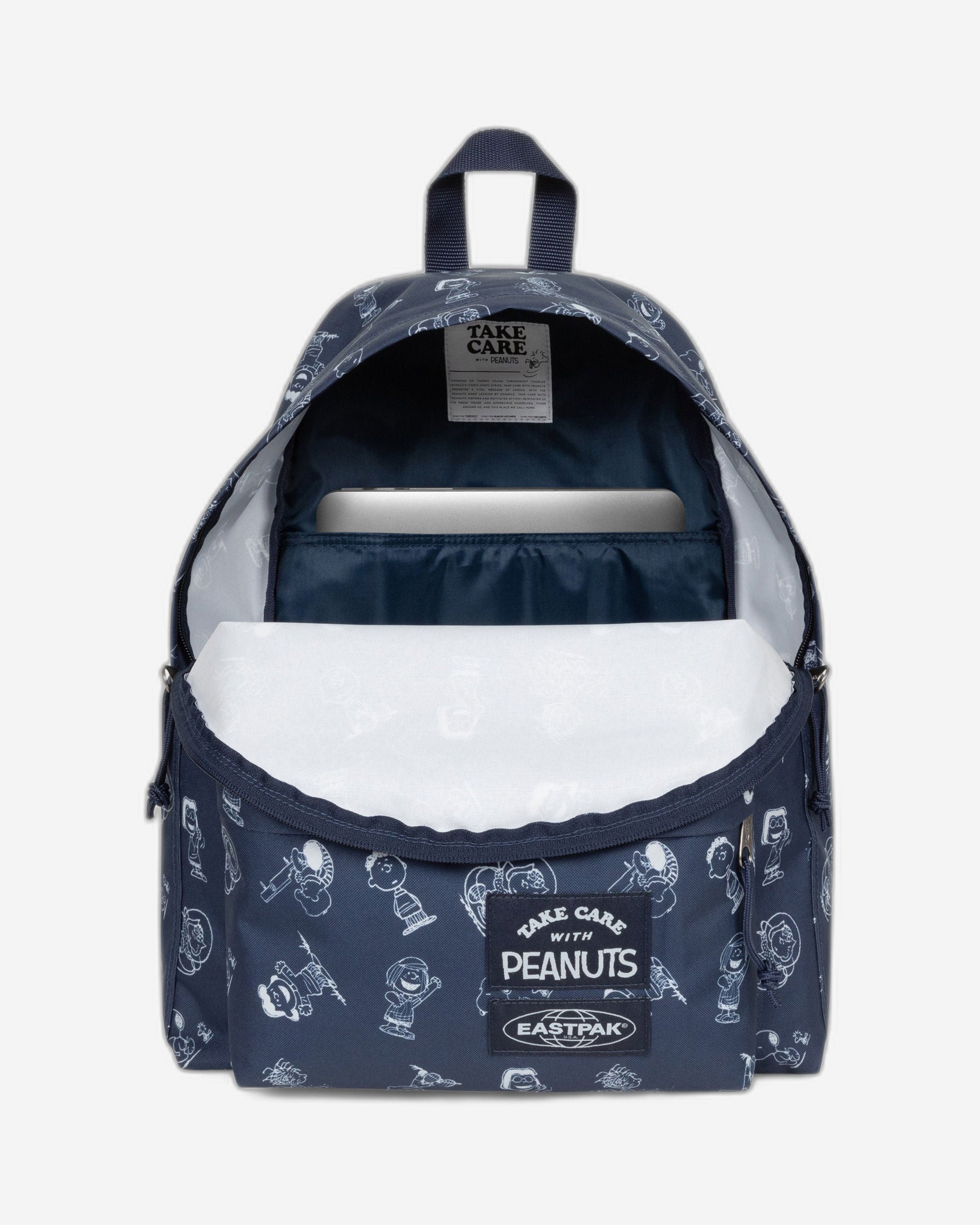 حقيبة ظهر Eastpak Day Pak'R Peanuts Navy متوسطة الحجم مع حامل زجاجات وجيب للكمبيوتر المحمول - EK0A5BG47O01
