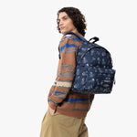 حقيبة ظهر Eastpak Day Pak'R Peanuts Navy متوسطة الحجم مع حامل زجاجات وجيب للكمبيوتر المحمول - EK0A5BG47O01
