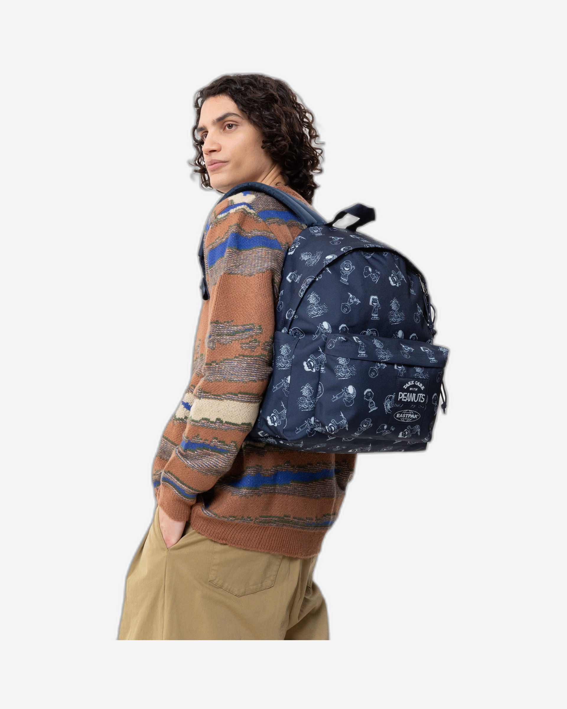 حقيبة ظهر Eastpak Day Pak'R Peanuts Navy متوسطة الحجم مع حامل زجاجات وجيب للكمبيوتر المحمول - EK0A5BG47O01