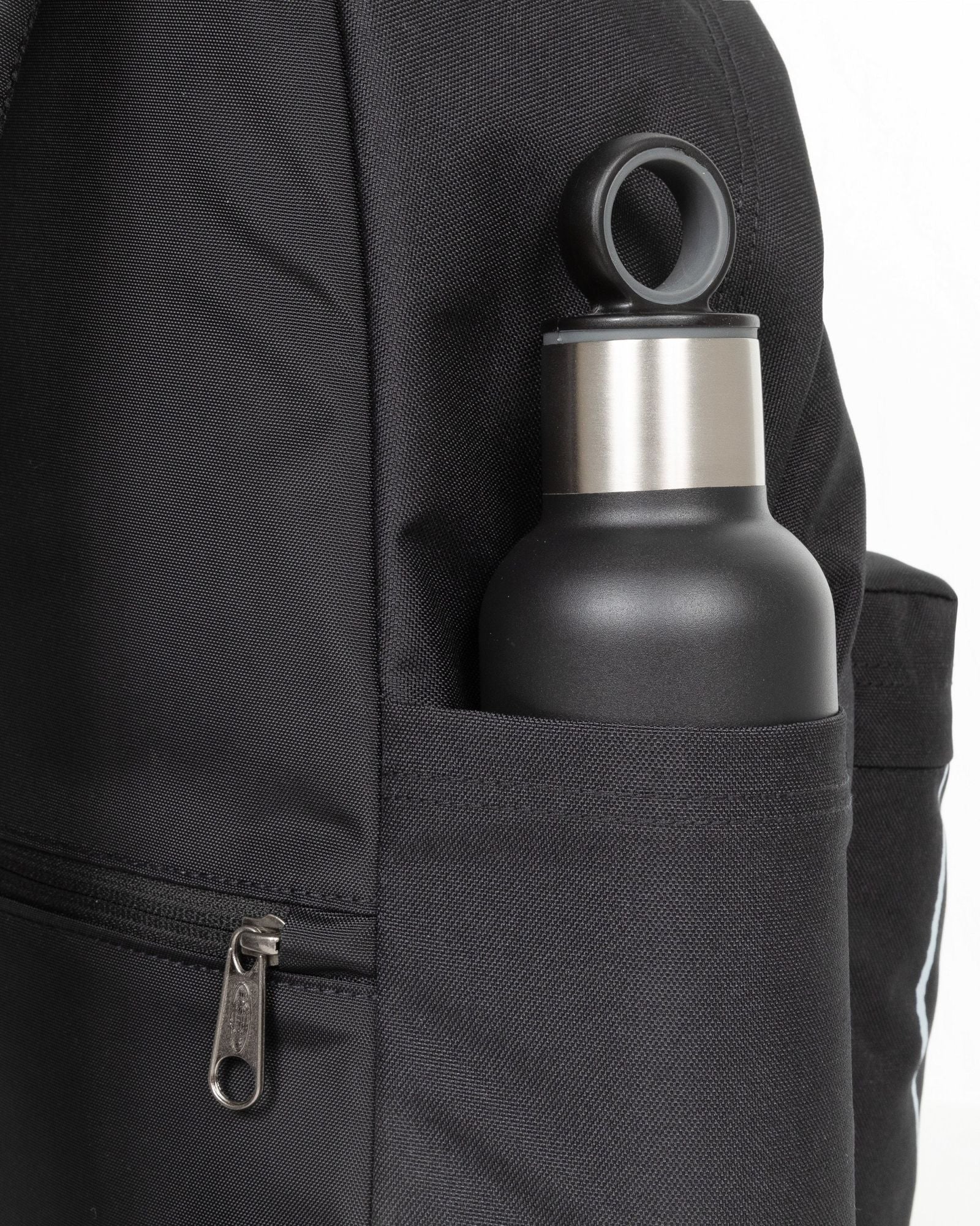 حقيبة ظهر Eastpak Day Pak'R Peanuts Placed متوسطة الحجم مع حامل زجاجات وجيب للكمبيوتر المحمول - EK0A5BG47O11