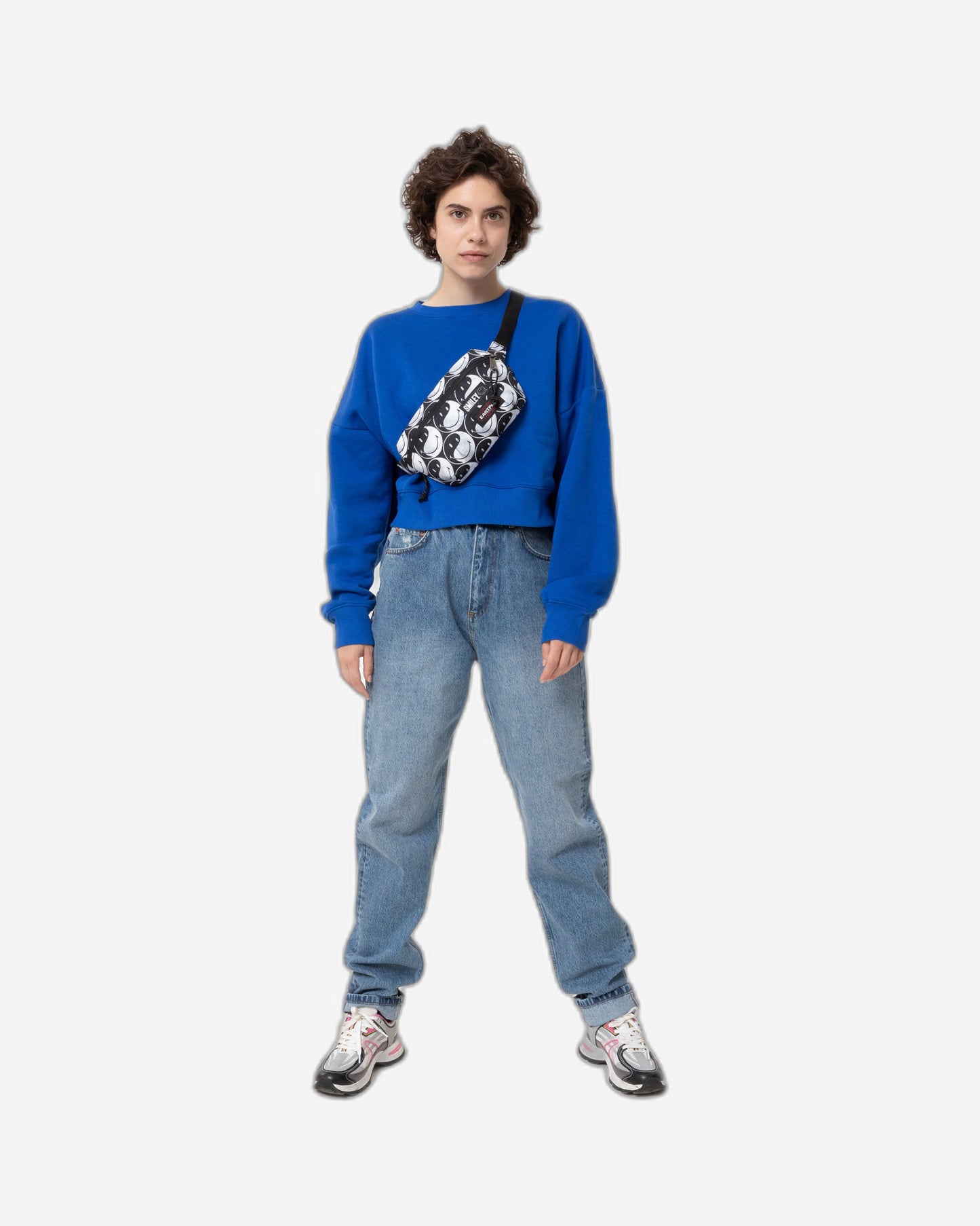 حقيبة خصر متوسطة الحجم سوداء اللون من إيستباك، طراز سومار سمايلي واي واي