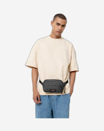 حقيبة خصر صغيرة من إيست باك باونسر، مصنوعة من قماش الدنيم الأسود - EK0A5BHH77H1