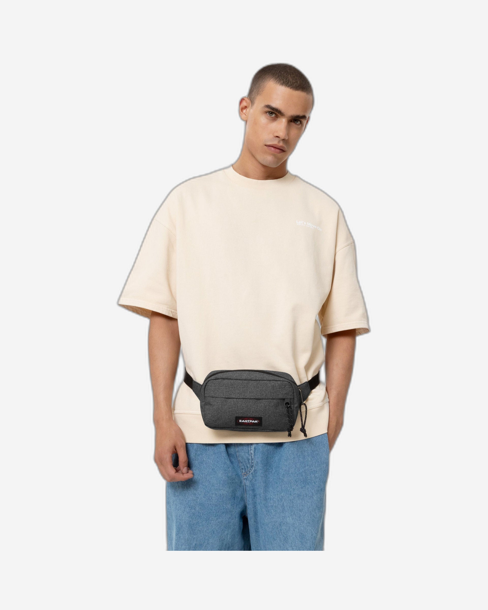 حقيبة خصر صغيرة من إيست باك باونسر، مصنوعة من قماش الدنيم الأسود - EK0A5BHH77H1