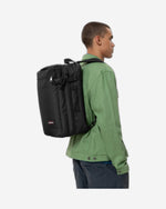 حقيبة دافل صغيرة قابلة للتحويل إلى حقيبة ظهر من Eastpak Transit'R Pack باللون الأسود - EK0A5BHI0081