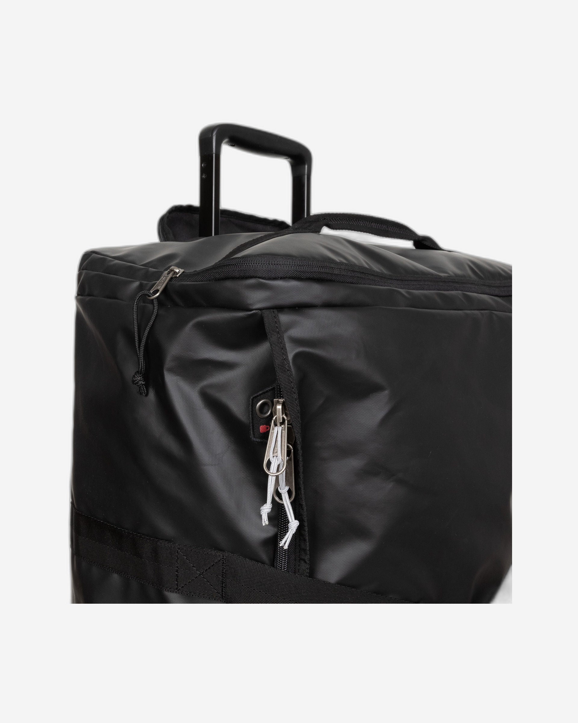 حقيبة دافل آر من إيستباك تارب سوداء بعجلات كبيرة - EK0A5BHOO131