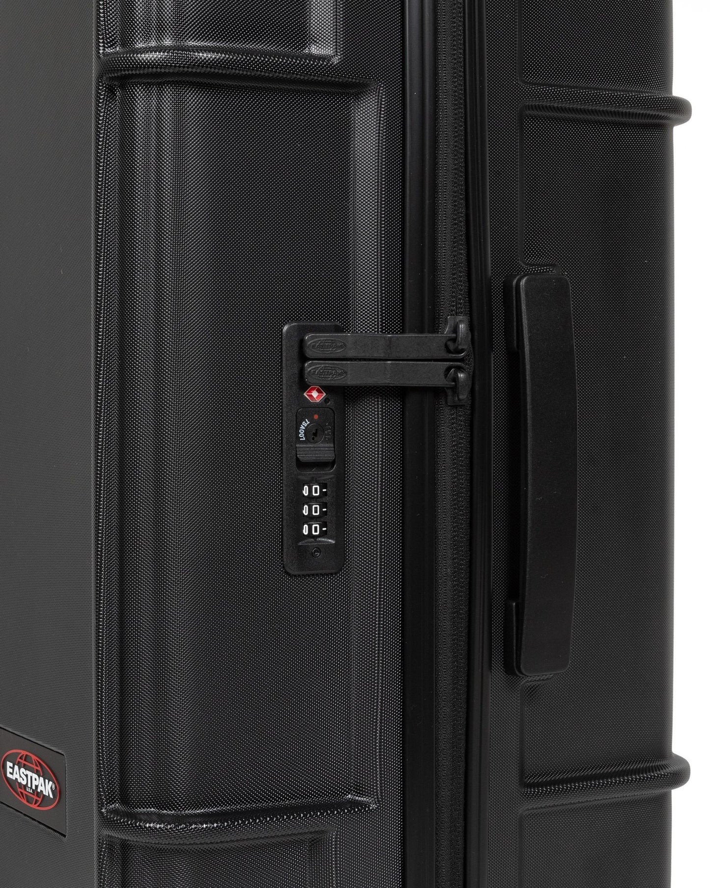 حقيبة سفر إيستباك ريزيست بسحاب كبير أسود