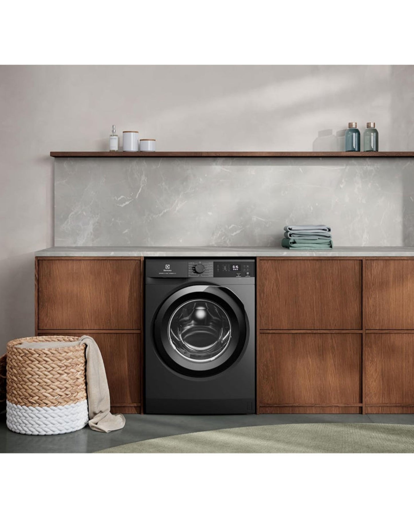 غسالة ملابس إلكترولوكس إيكو إنفيرتر ذات التحميل الأمامي، سعة 8 كجم، محرك عالي الكفاءة، 1200 دورة في الدقيقة، حاصلة على تقييم 5 نجوم، تتضمن 12 برنامجًا، ULTIMATECARE300، EWF8024D3SC