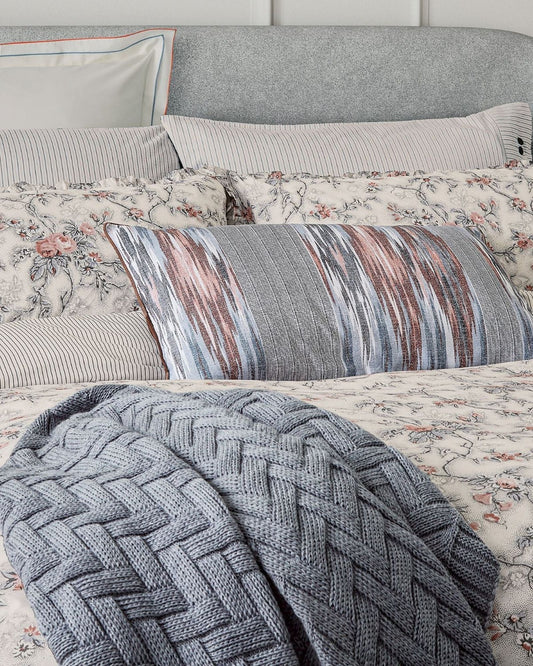 غطاء لحاف "Estelle" وغطاء وسادة أكسفورد باللون الأحمر من Bedeck of Belfast