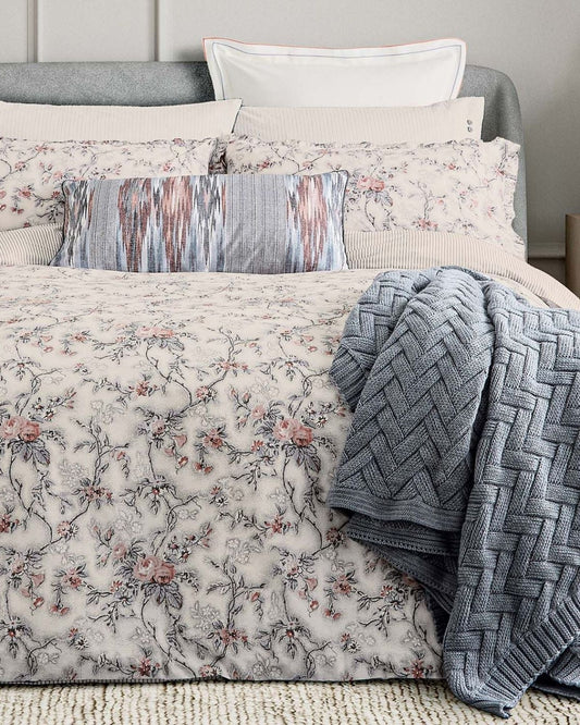 غطاء لحاف "Estelle" وغطاء وسادة أكسفورد باللون الأحمر من Bedeck of Belfast