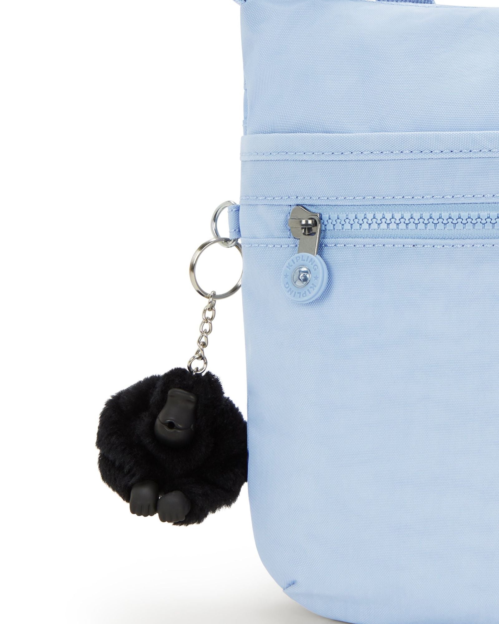 حقيبة Kipling Arto متوسطة الحجم باللون الأزرق السماوي الغائم 19911-2DS