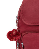 حقيبة ظهر Kipling City Zip S صغيرة حمراء اللون بتصميم أنيق I3523-4SS
