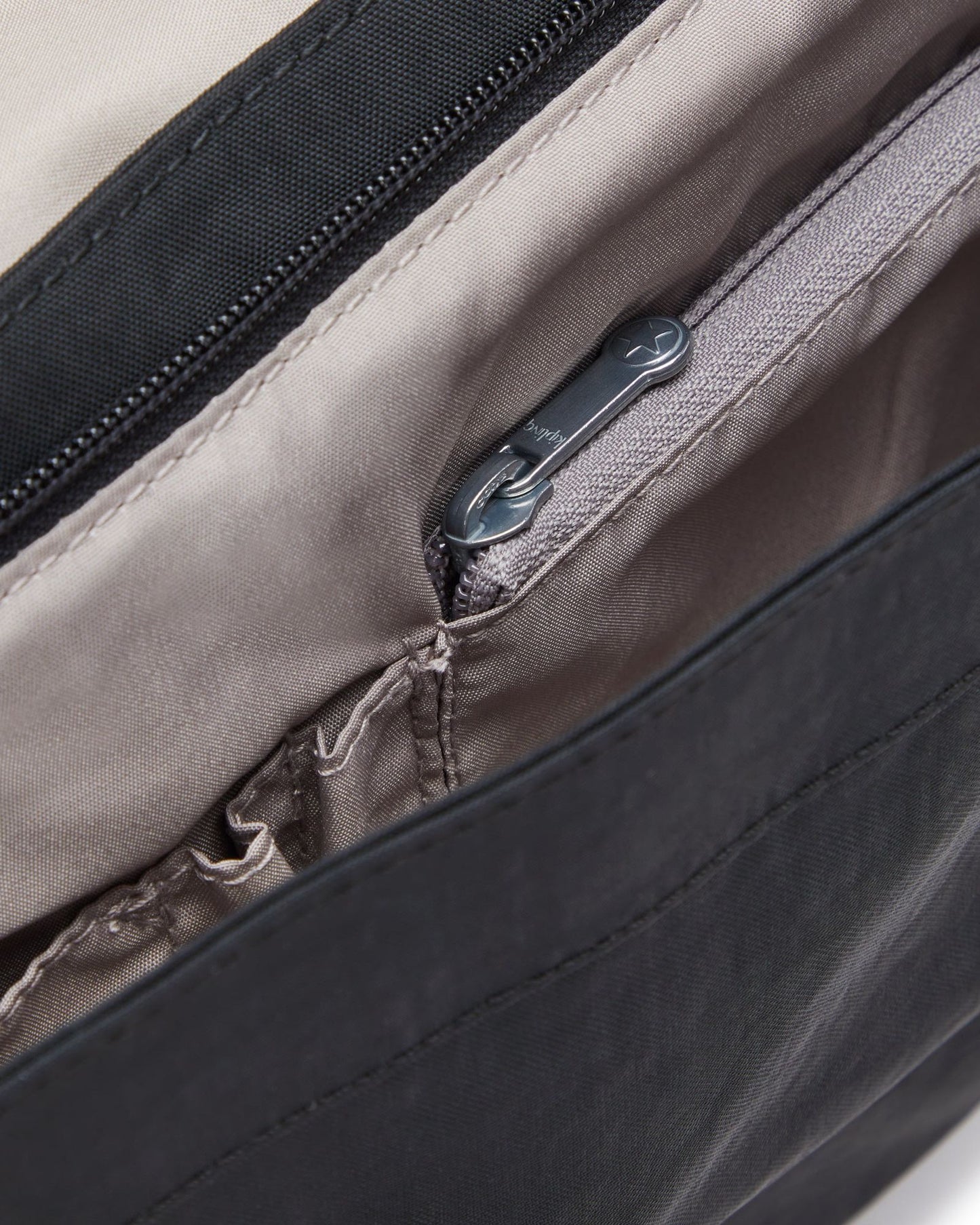 حقيبة عمل كيبلينج سوبروركر سوداء C2I4444-P39