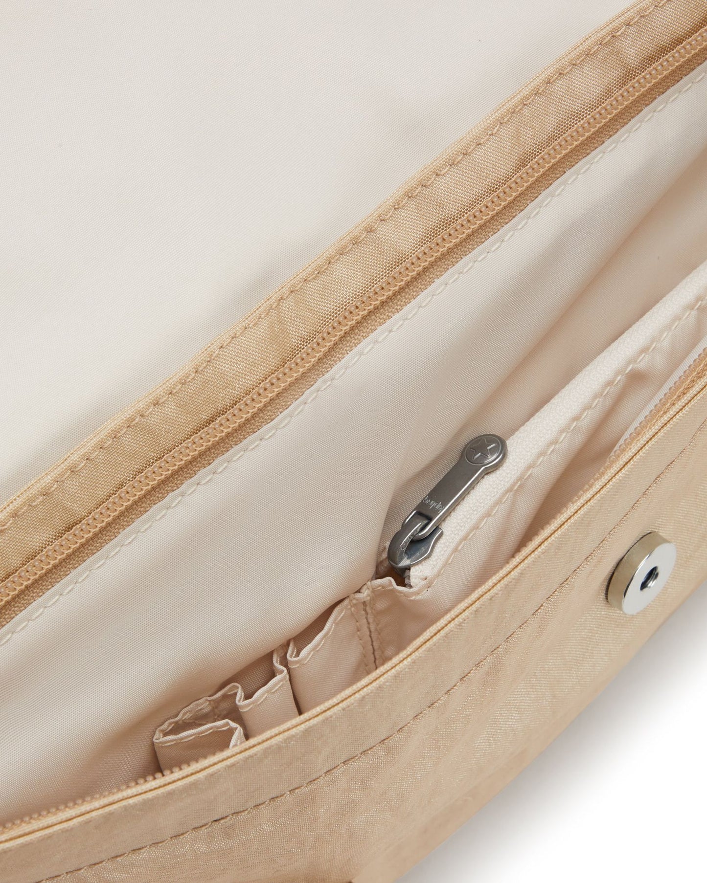 حقيبة عمل Kipling Superworker S صغيرة بلون بيج لامع (مع حزام كتف قابل للإزالة) I4555-5DV