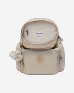 حقيبة ظهر صغيرة من كيبلينج سيتي زيب ميني سيجنتشر بيج منقوش عليها شعار I4697-96A