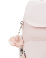 حقيبة ظهر كيبلينج سيتي زيب إس صغيرة وردية لامعة I5634-3DZ