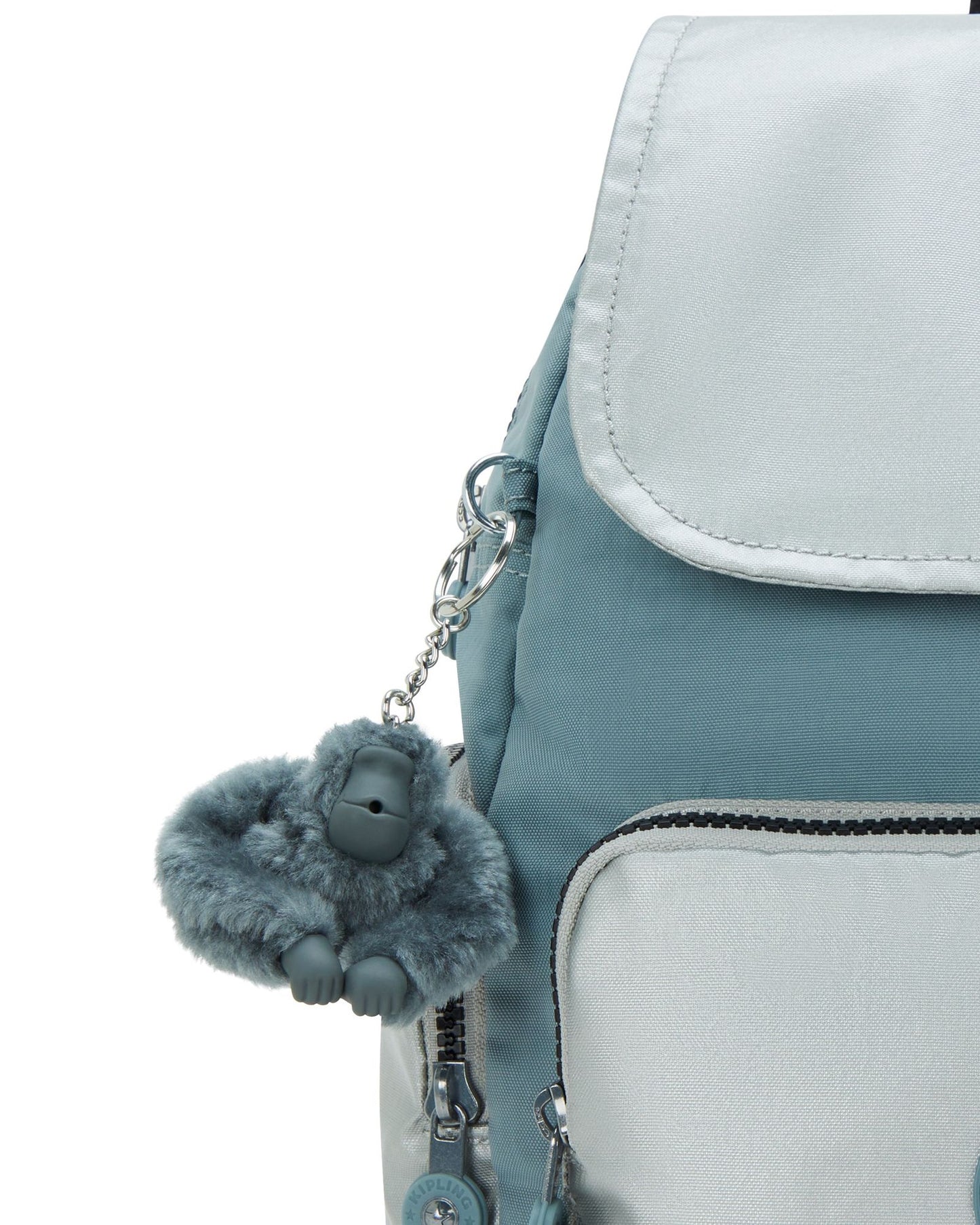 حقيبة ظهر كيبلينج سيتي زيب إس صغيرة مريحة باللون الرمادي والأزرق I5634-3FM