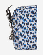 حقيبة كروس بودي متوسطة الحجم من كيبلينج أبانو إم بتصميم جلد النمر الفضولي C2I6847-1HZ