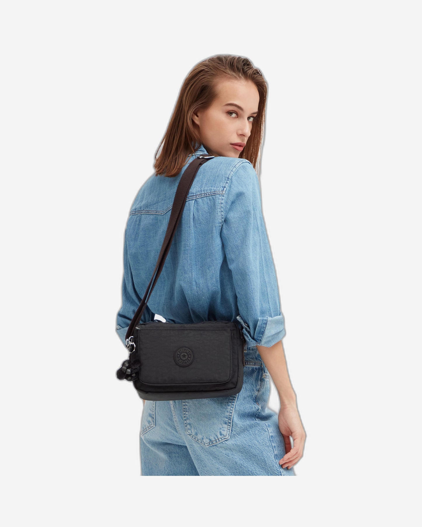 حقيبة كتف متوسطة الحجم من كيبلينج أبانو إم، لون أسود، C2I7076-P39