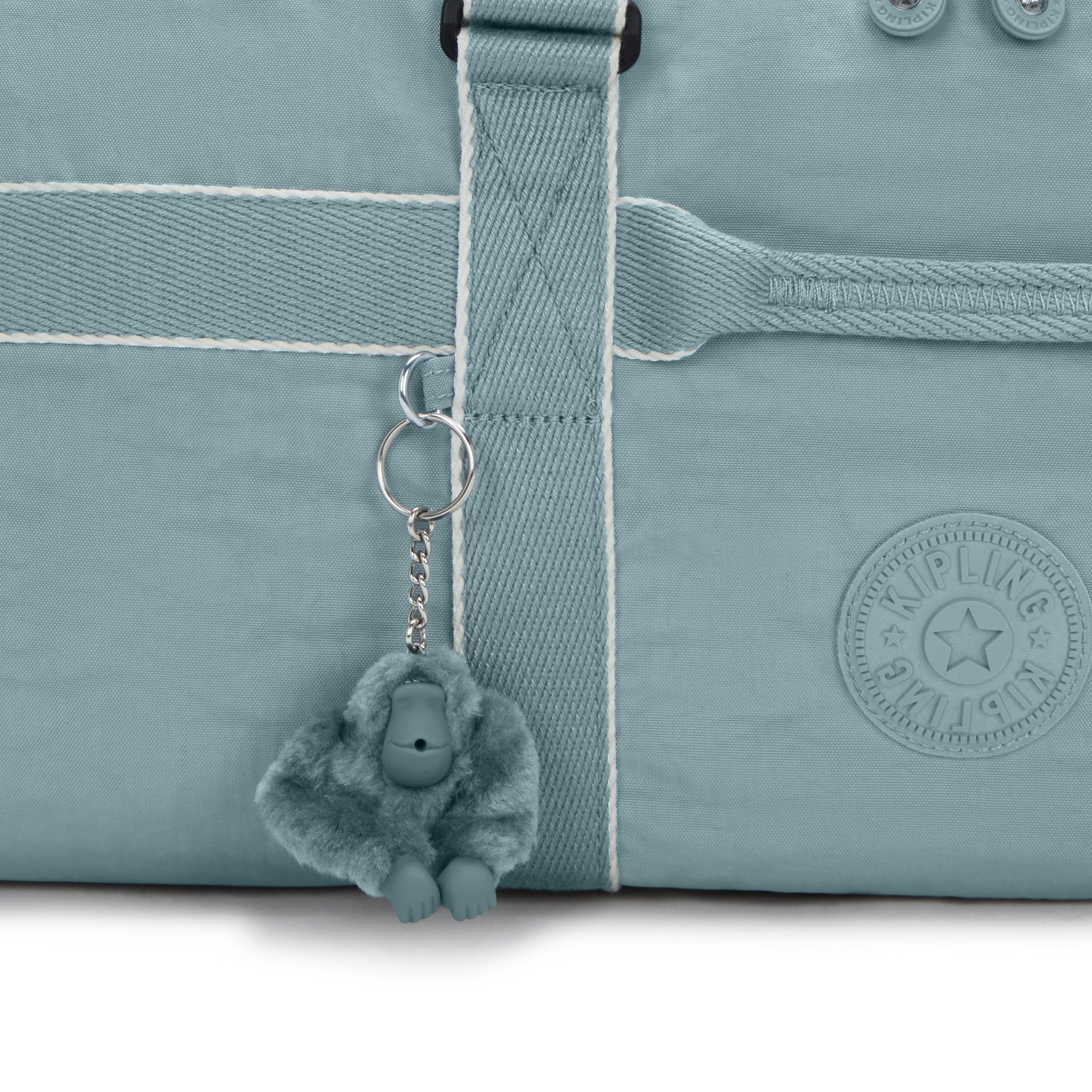 حقيبة Kipling Jonis M مريحة رمادية متوسطة الحجم لعطلة نهاية الأسبوع I7893-3NL