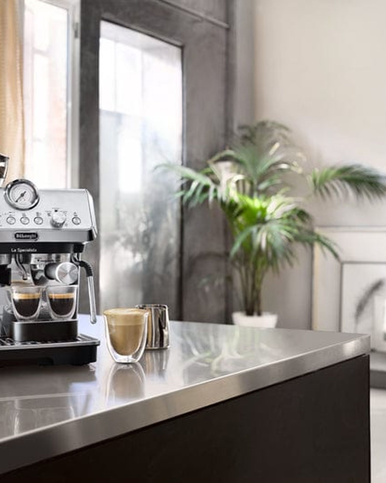 ديلونجي لا سبيشاليستا من الفول إلى كوب الإسبريسو